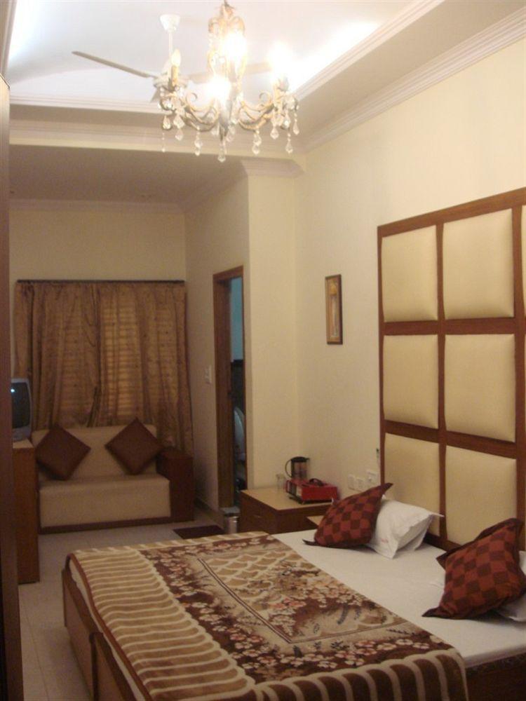 Vivek Hotel New Delhi Luaran gambar