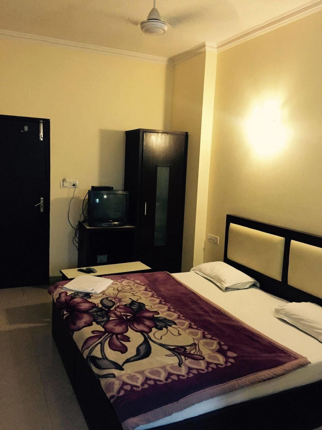 Vivek Hotel New Delhi Luaran gambar