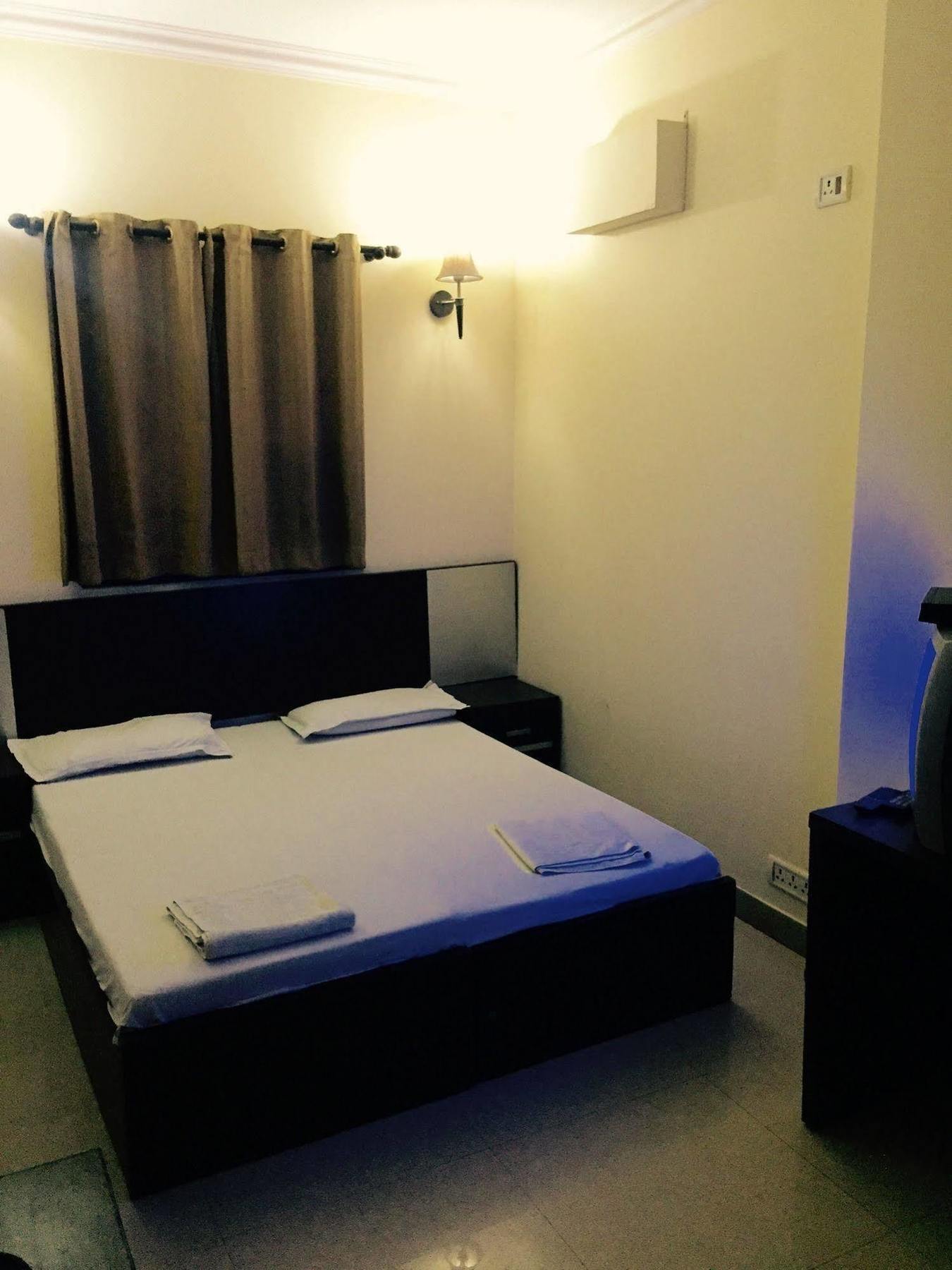 Vivek Hotel New Delhi Luaran gambar